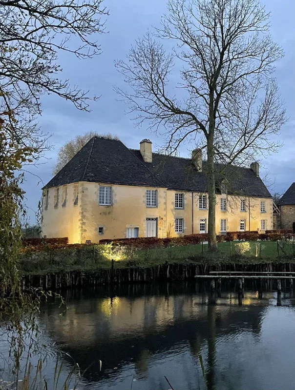 House with pool à Cuissai