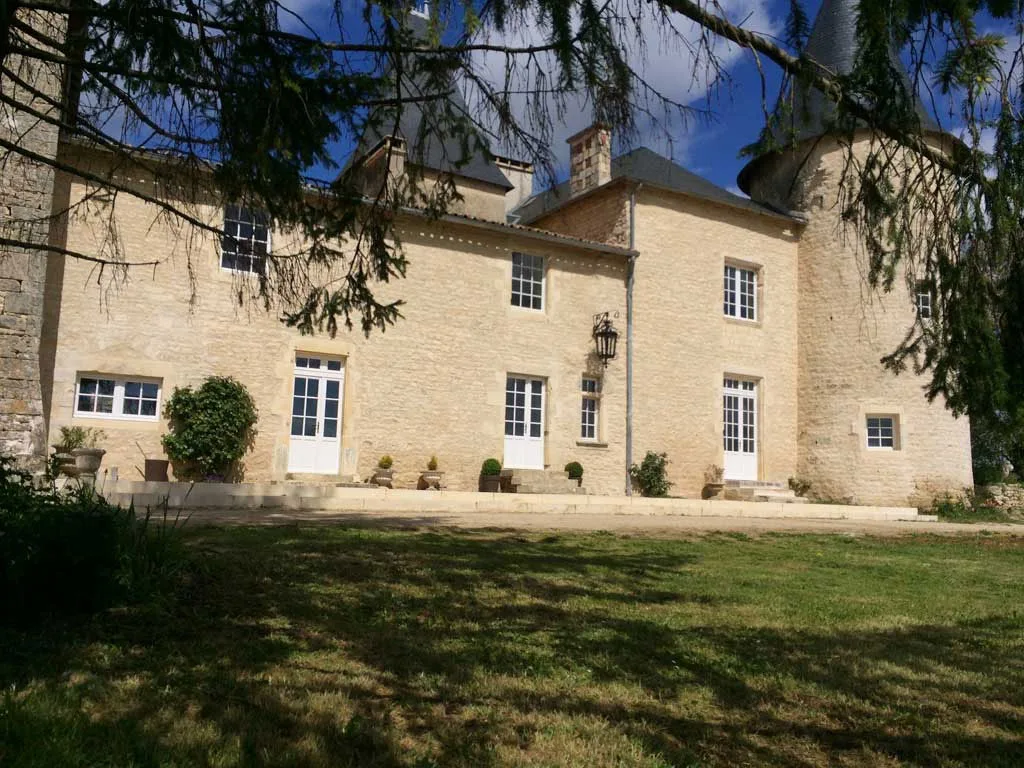 Château de Monteneau photo 2