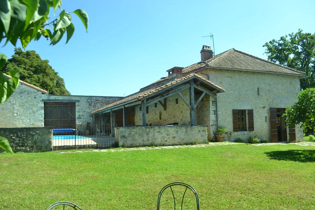 Location de casa con piscina à Saint-Martin-de-Fressengeas — photo 3
