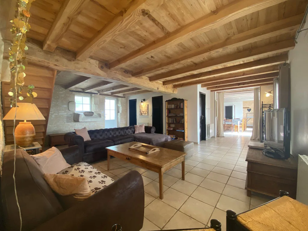 Location de house with pool à Fenioux — photo 2