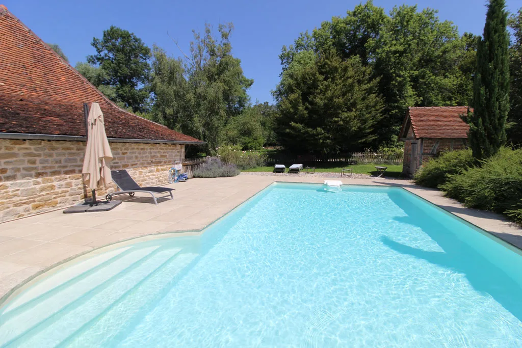Location de house with pool à Beaufort Orbagna — photo 3