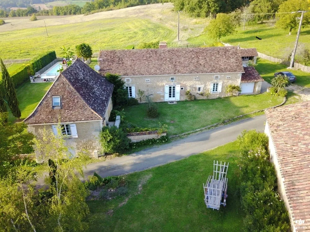 Location de maison avec piscine à Villamblard — photo 2