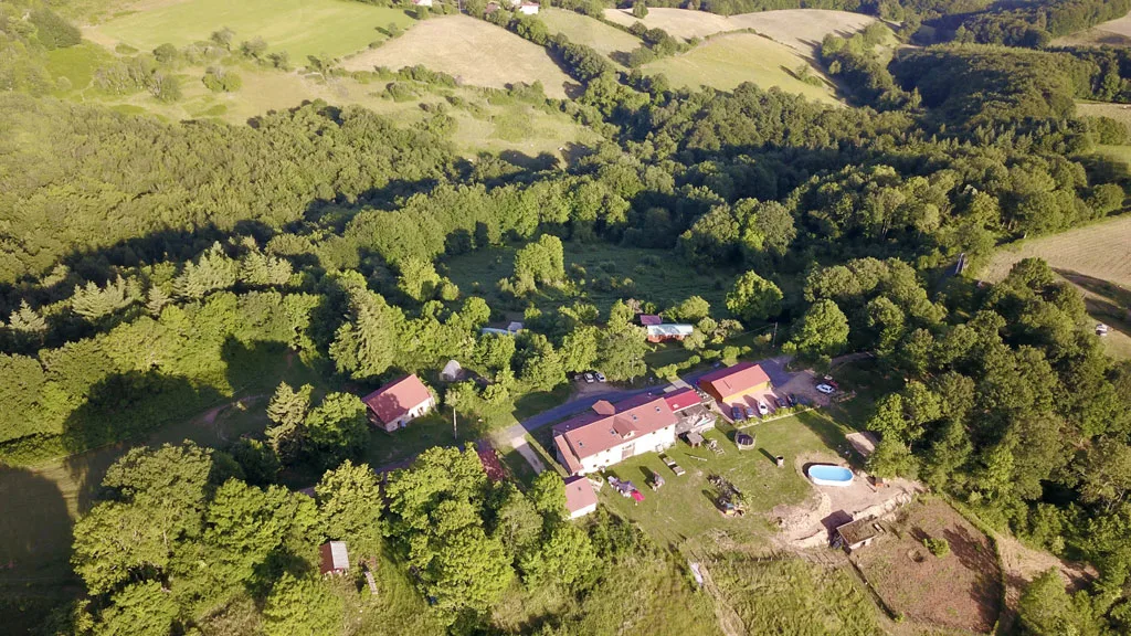Location de house with pool à Ferrières-sur-Sichon — photo 3
