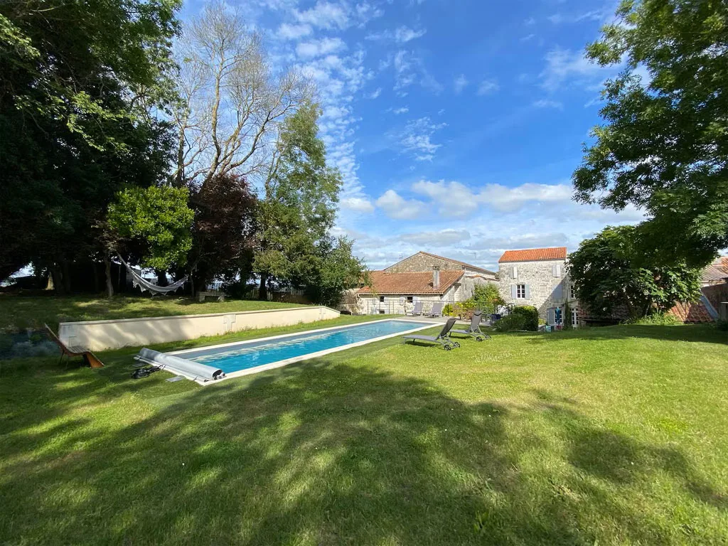 Location de house with pool à Pons — photo 3