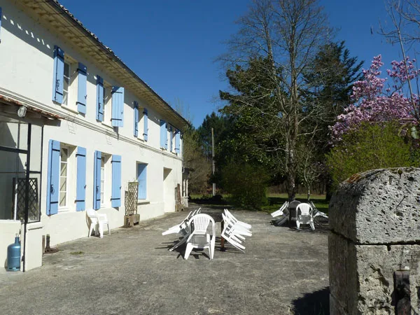 Location de casa con piscina à Saugon — photo 3