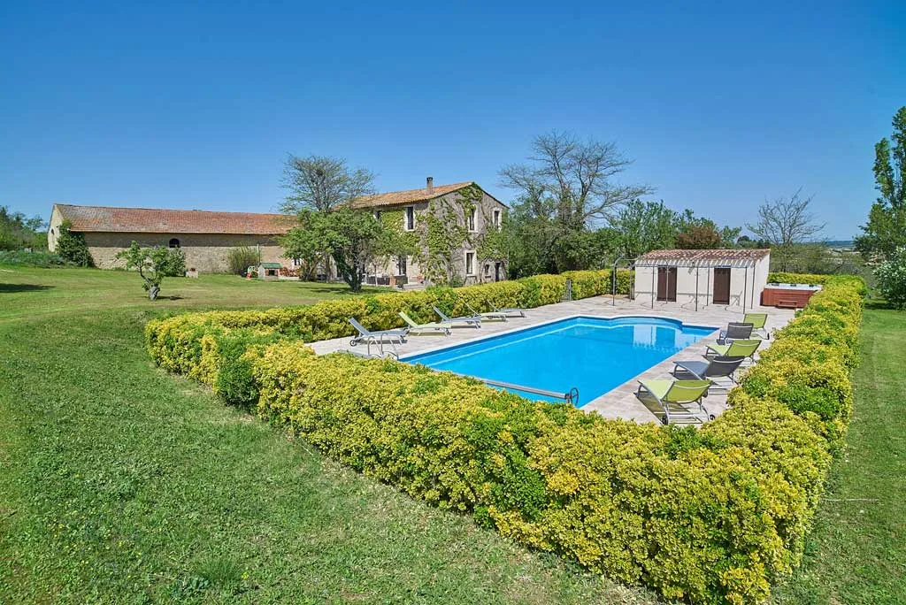 Casa con piscina à Montagnac