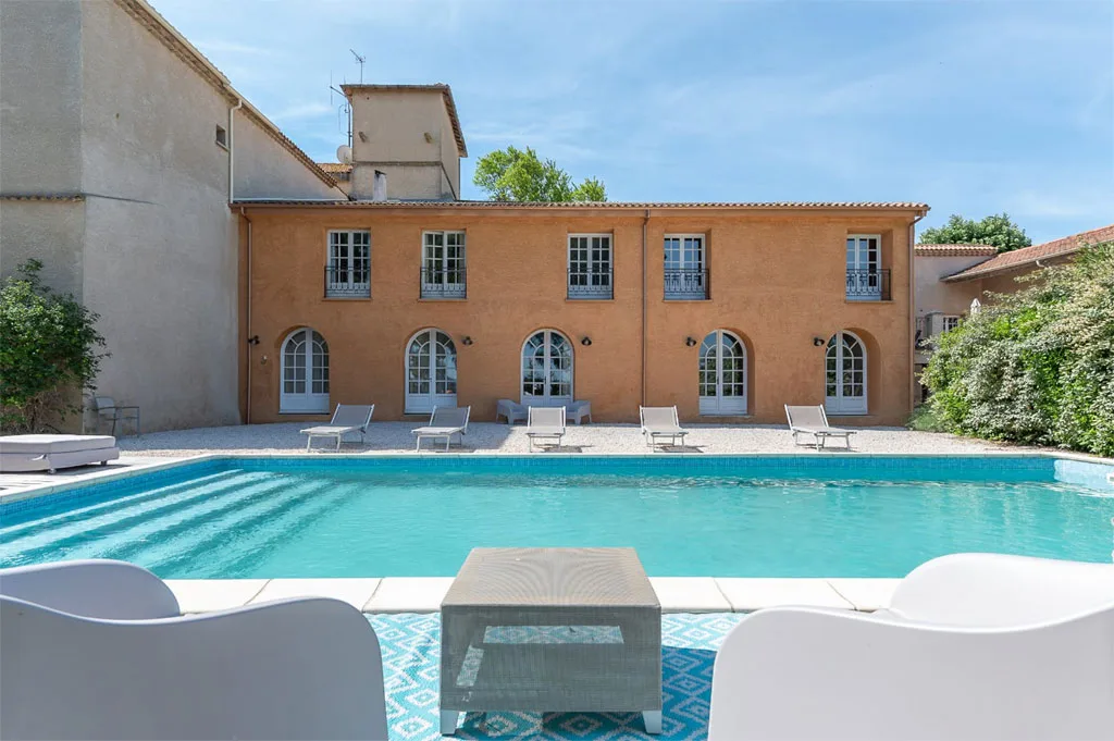 House with pool à Béziers