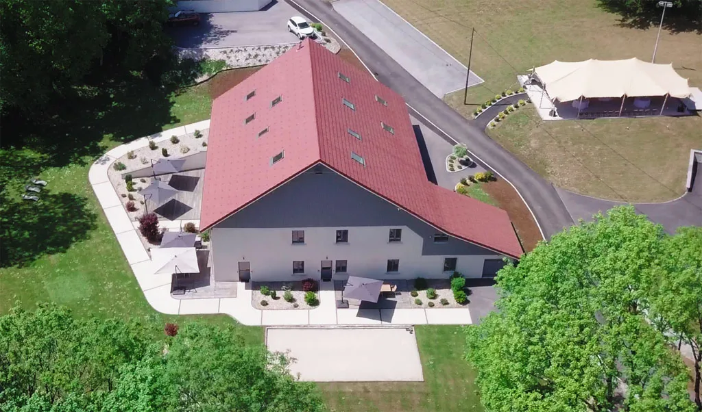 Location de house with pool à Les Premiers Sapins — photo 2