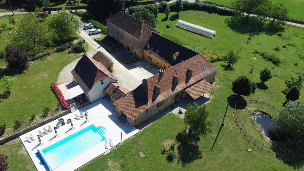 Maison avec piscine à Saint Médard D'Excideuil