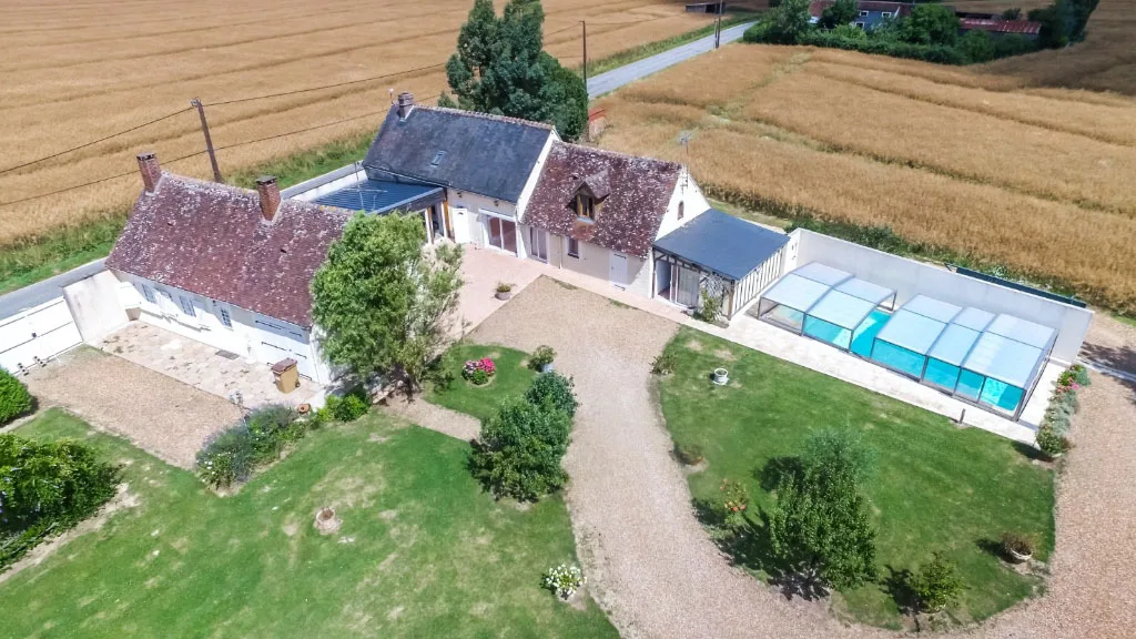 Maison avec piscine à Luigny