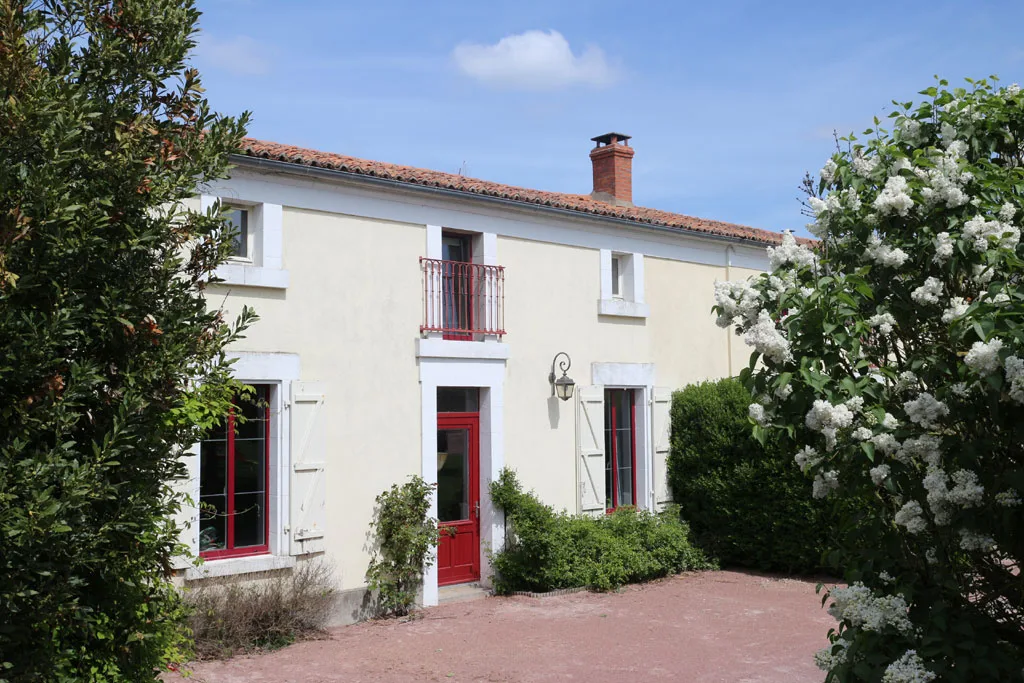 Maison avec piscine à Argenton L'église