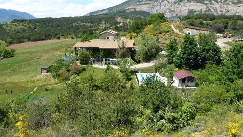 Location de house with pool à Aspres sur Buëch — photo 2