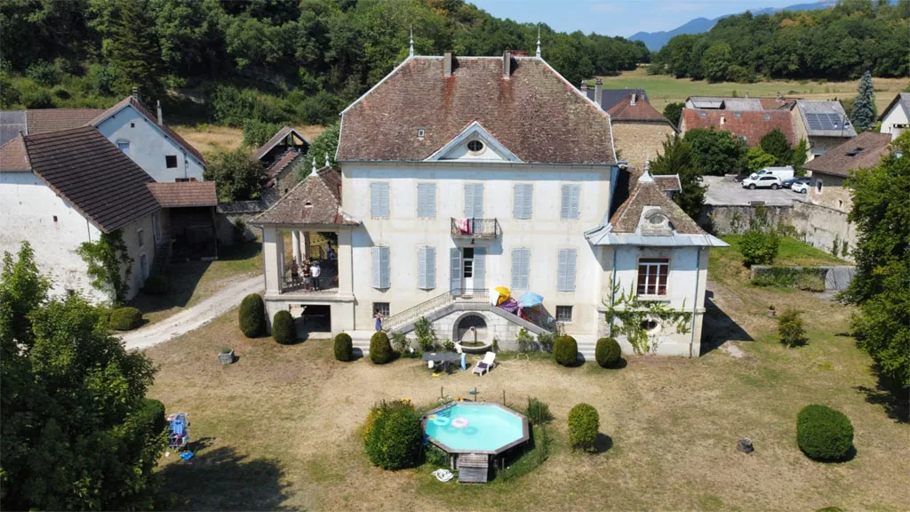Casa con piscina à Cuzieu