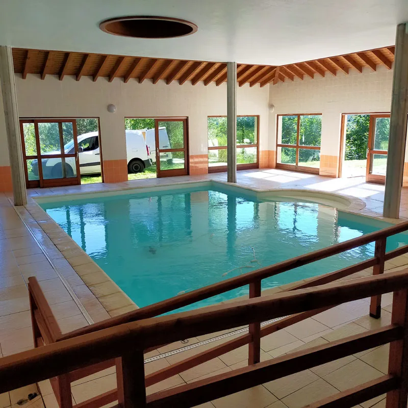 Maison avec piscine à Chalmazel Jeansagnière
