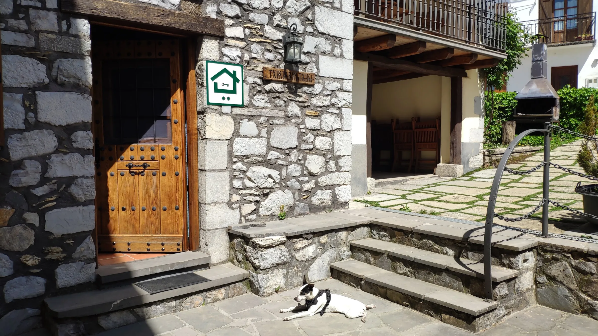 Casas Rurales Txikirrin - Alojamiento Grupos Selva de Irati