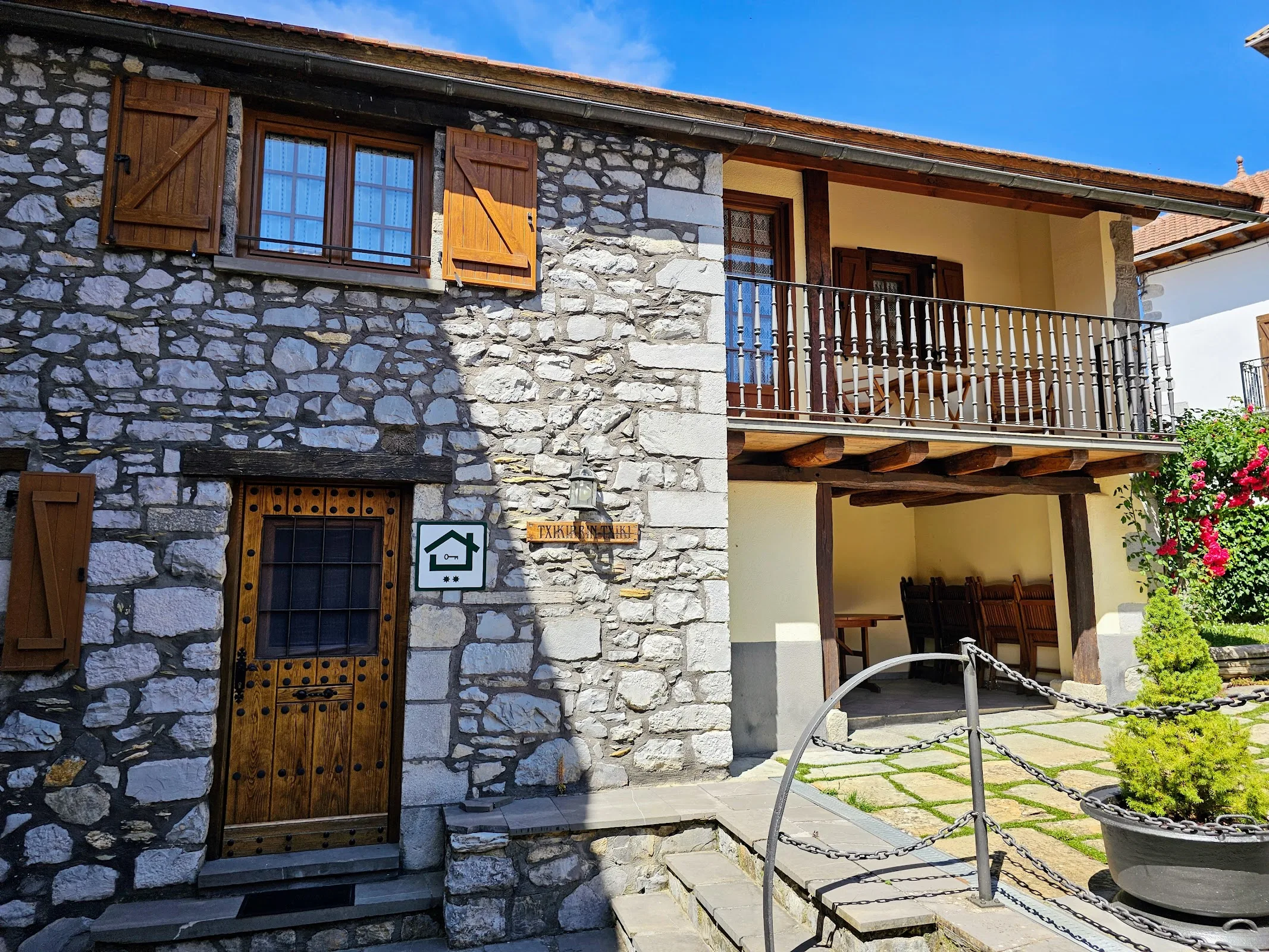 Casas Rurales Txikirrin - Alojamiento Grupos Selva de Irati photo 3
